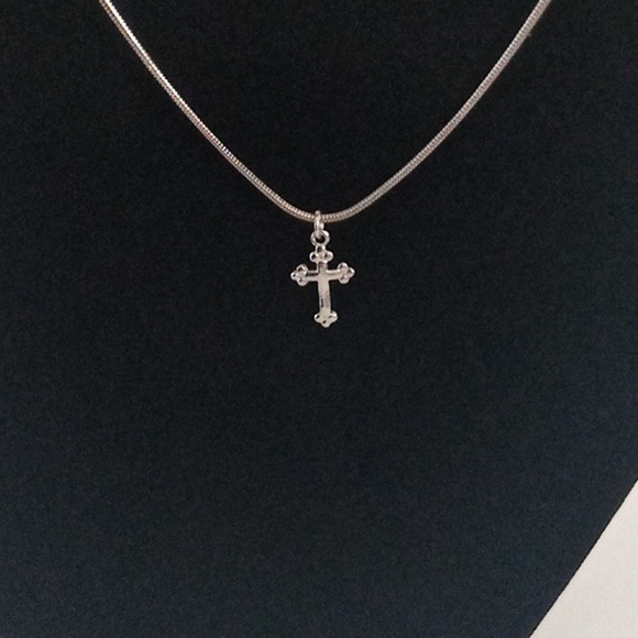 Cross necklace and chain - Picture 3 of 5